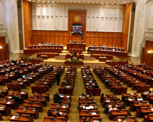 Parlamentarii au atacat la CCR proiectul de lege privind dezincriminarea conflictului de interese