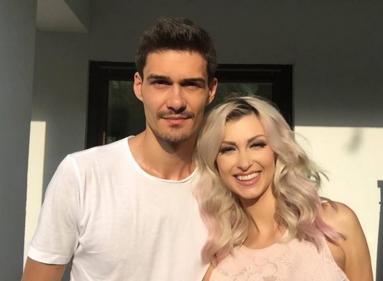 Andreea Balan a ales deja caruciorul pentru fetita ei!