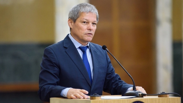 Cioloș: Este datoria noastră să ne sprijinim copiii și tinerii să meargă la școală