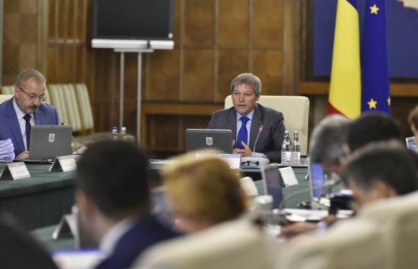 Coşmaruri pentru Dacian Cioloş. Blocarea votului din Diaspora îi dă fiori premierului
