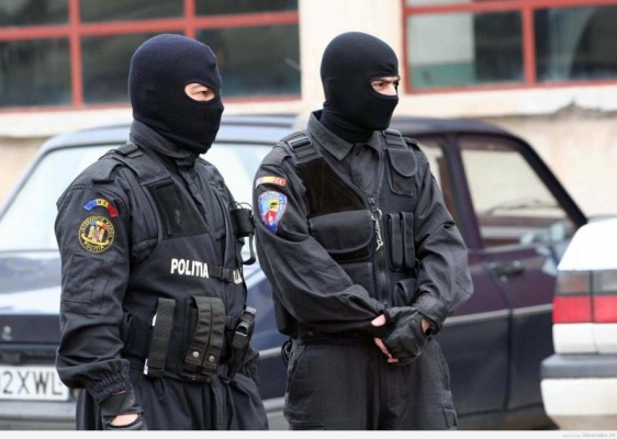Peste 130 de percheziții domiciliare și aproximativ 2,5 tone de droguri ridicate de polițiști