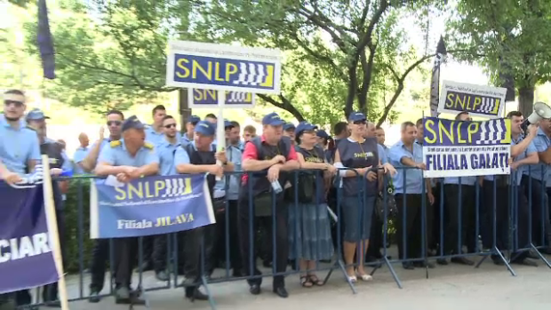 Revoltele deținuților: sindicatele din penitenciare dau vina pe posturile TV cu patroni în detenție
