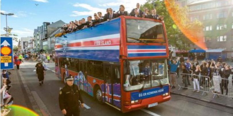 VIDEO Sărbătoare în Islanda. Cum au fost primiți acasă ”eroii” de la Euro 2016. ”Există încă basme!”
