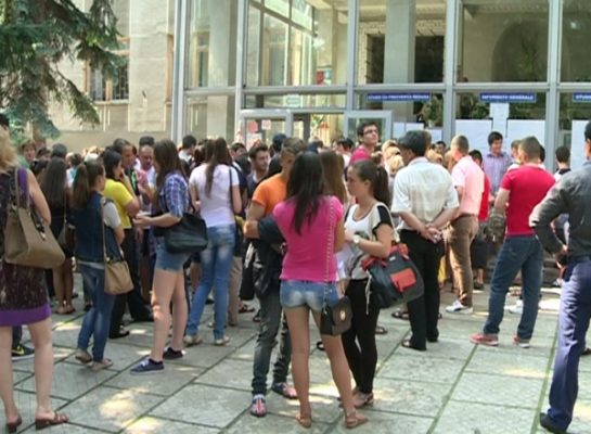 VIDEO Cozi în Republica Moldova pentru depunerea dosarelor de studii în România