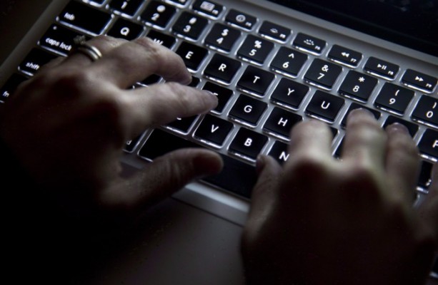 Canada: Poliția cere o lege care să-i permită să obțină parolele de acces pe internet