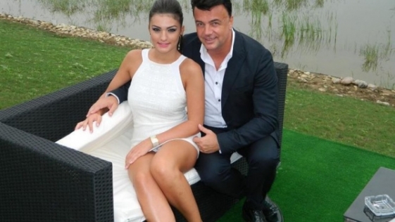 Ce sexy e fata lui Adrian Enache în costum de baie!