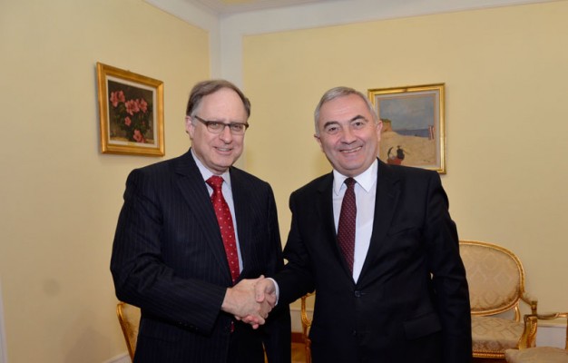 Lazăr Comănescu: România sprijină un rol al NATO și în direcția securității energetice