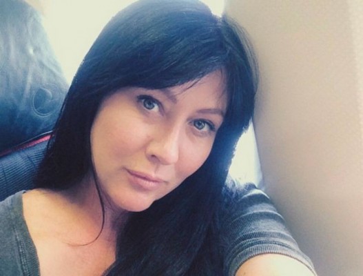 Poză emoționantă cu Brenda din “Beverly Hills”, alături de soțul ei după tratamentul contra cancerului