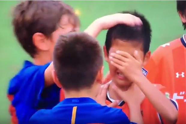 VIDEO RESPECT! Fair-play la cele mai ridicate cote! Gest superb al puștilor U12 ai Barcelonei