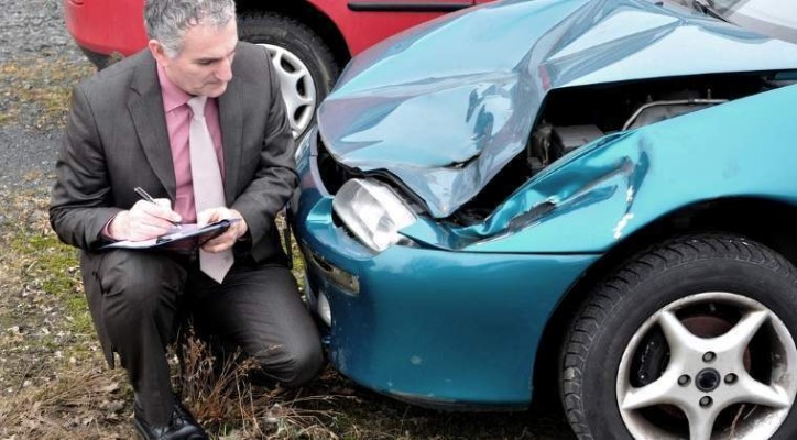 Asigurătorii solicită adoptarea unei legi a siguranței în trafic, pentru reducerea accidentelor rutiere