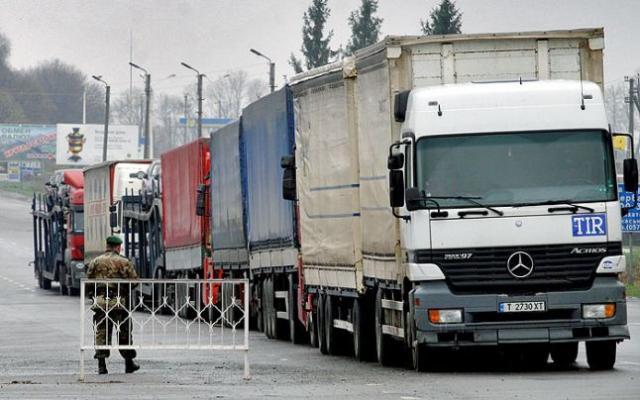 Transportatorii rutieri solicită Guvernului înghețarea tarifelor RCA, prin Ordonanță de Urgență