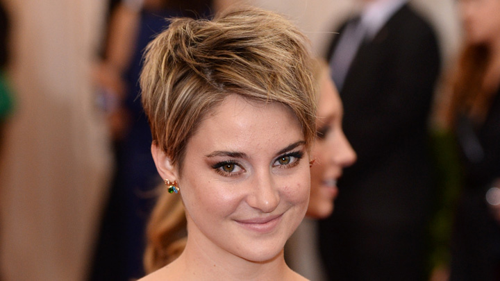 VIDEO Actrița Shailene Woodley, protagonista seriei ”Divergent”, reținută de poliție în timpul unui protest
