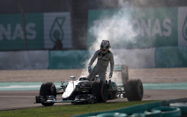Formula 1: “Cineva nu vrea ca eu să câștig”, declară pentru BBC Lewis Hamilton