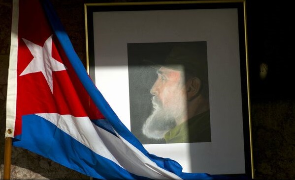 Ambasada Cubei la București deschide carte de condoleanțe pentru Fidel Castro