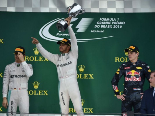 Auto – F1: Hamilton a câștigat MP al Braziliei și s-a apropiat la 12 puncte de Rosberg