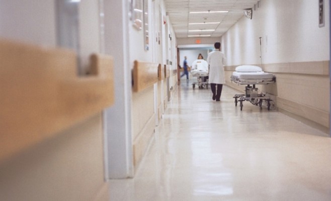 Bacteriile intraspitalicești, rezistente la antibiotice, se pot răspândi prin halatele asistentelor (studiu)
