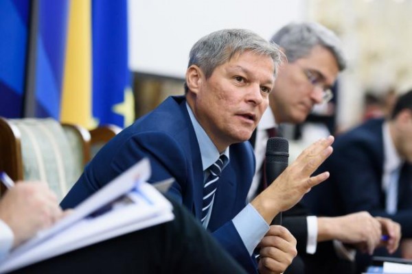 Cioloș: Ideea de a mări salariile e un lucru necesar, dar dacă se face populist riscăm viitorul oamenilor