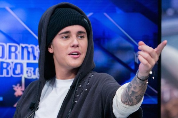 VIDEO Justin Bieber lovește cu pumnul un fan care l-a atins pe față