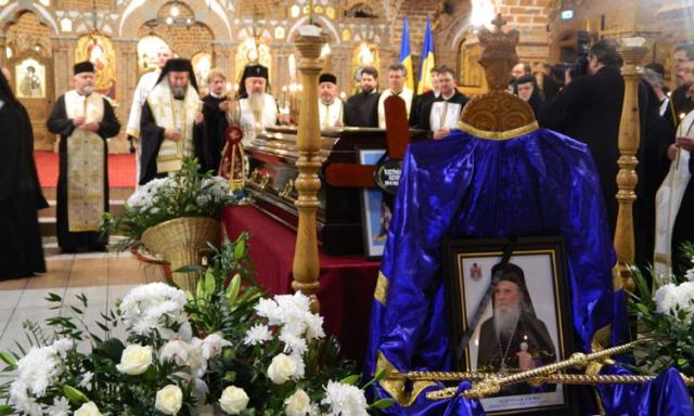 Maramureș: IPS Justinian Chira, înmormântat la Mănăstirea Sf. Ana – Rohia; 5.000 de persoane, la ceremonia funerară