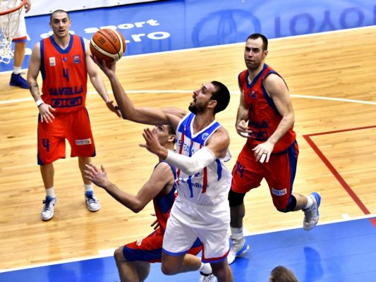 Baschet masculin: Victorie importantă reușită de CSM Oradea, la Saratov, în Liga Campionilor