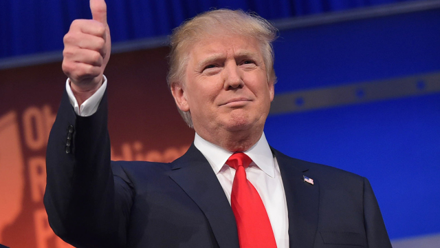 Donald Trump rămâne și producătorul executiv al emisiunii “Celebrity Apprentice” (Schwarzenegger)