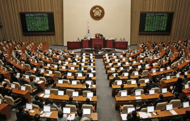 Parlamentul sud-coreean a votat destituirea președintei Park Geun-Hye
