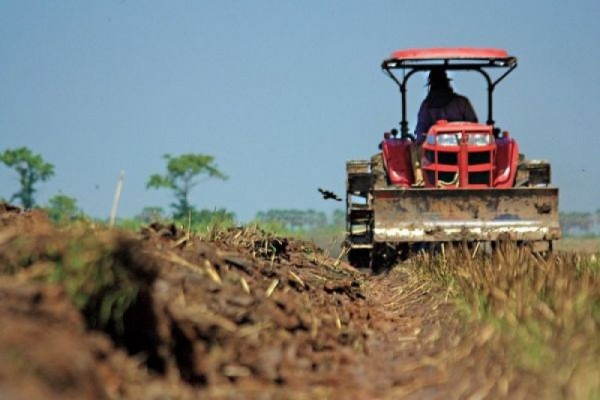 Producătorii agricoli pot depune cereri pentru a beneficia de acciza redusă la motorina utilizată în agricultură, până pe 31 decembrie