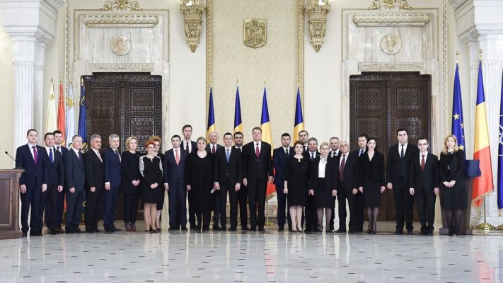 VIDEO Ceremonie fără șampanie la depunerea jurământului de învestitură de către Cabinetul Grindeanu