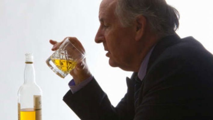 Consumul moderat de alcool nu are beneficii pentru sănătatea vârsnicilor (studiu)