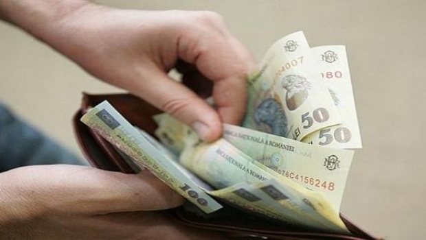 Veniturile lunare ale unei gospodării au fost în medie de 2.972 lei, iar cheltuielile de 2.543 lei, în T3