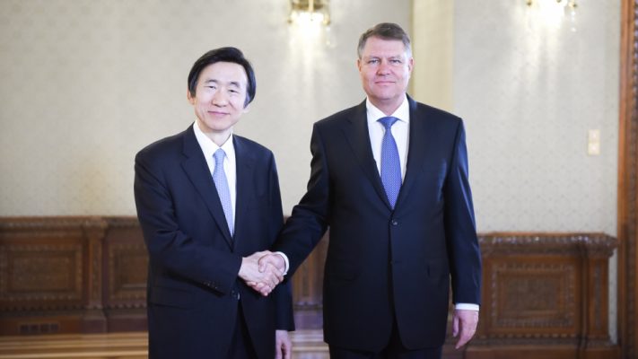 Creșterea investițiilor sud-coreene în România, discutată de președintele Iohannis și ministrul de externe din Coreea de Sud