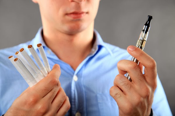 Utilizarea țigărilor electronice, mult mai sigură decât fumatul tradițional (studiu)