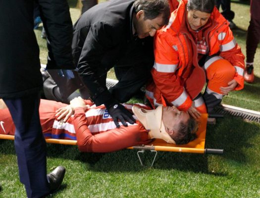 Fotbal: Fernando Torres (Atletico Madrid) a suferit un traumatism cranian și a petrecut noaptea în spital
