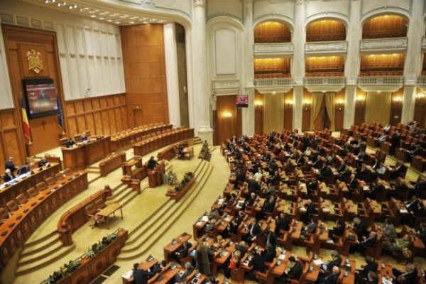 Comisia juridică a Camerei Deputaților: Modificarea Codului penal – ‘conflictul de interese’ se înlocuiește cu ‘folosirea funcției pentru favorizarea unor persoane’