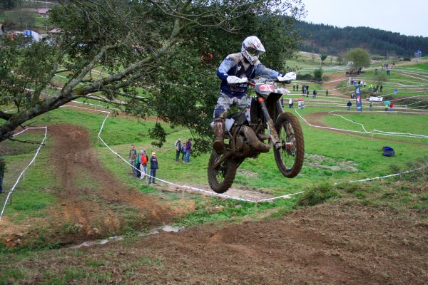 VIDEO Moto: Enduro Panorama strânge în Munții Poiana Ruscă 500 de rideri din 20 de țări
