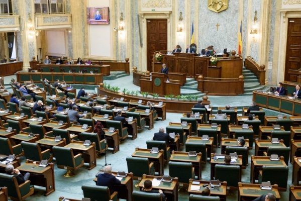 Senat: Proiectul legii salarizării unitare va fi dezbătut în procedură de urgență