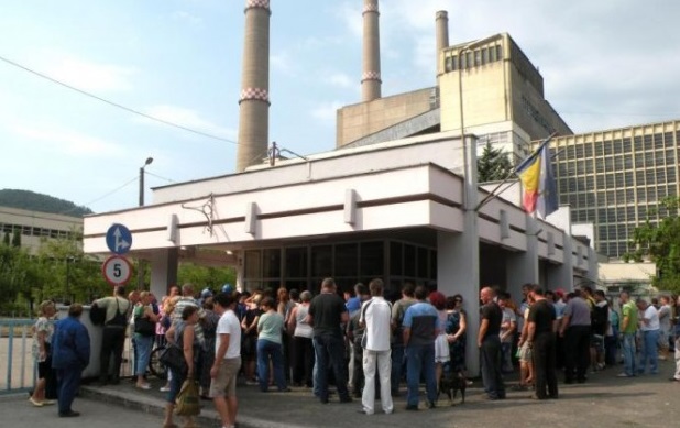 Hunedoara: Protest spontan al angajaţilor de la Termocentrala Mintia; oamenii solicită plata salariilor