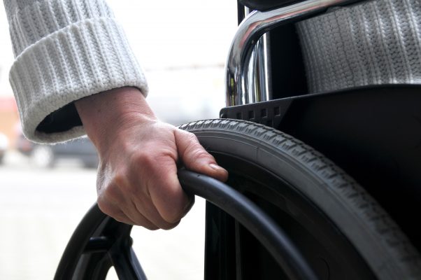 Ministerul Muncii accesează fonduri europene pentru tehnologii pentru persoanele cu dizabilităţi care vor să se angajeze