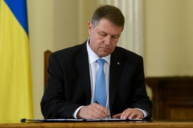 Preşedintele Iohannis a semnat decretele privind desemnarea miniştrilor interimari