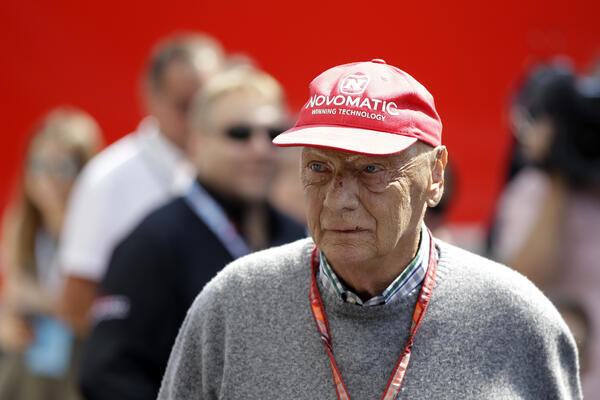 Auto: A încetat din viaţă fostul pilot Niki Lauda, triplu campion mondial de Formula 1
