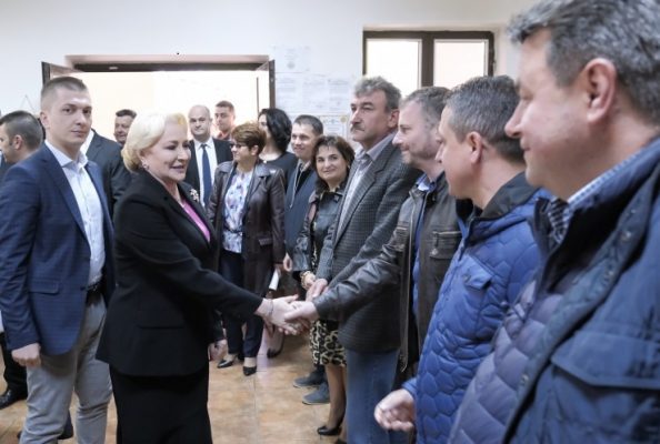 VIDEO Problemele termocentralelor Paroşeni şi Mintia, abordate de premierul Viorica Dăncilă în Valea Jiului