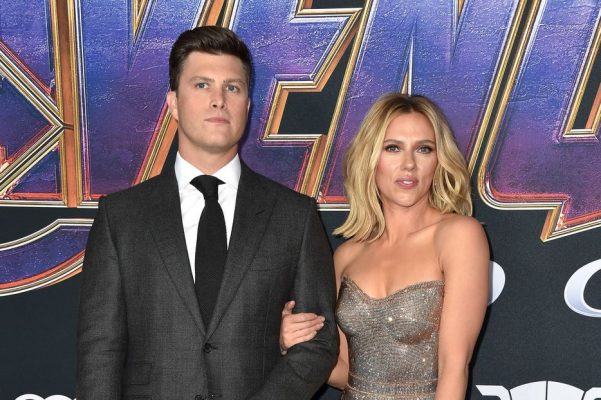 Scarlett Johansson s-a logodit cu un scenarist şi prezentator de televiziune