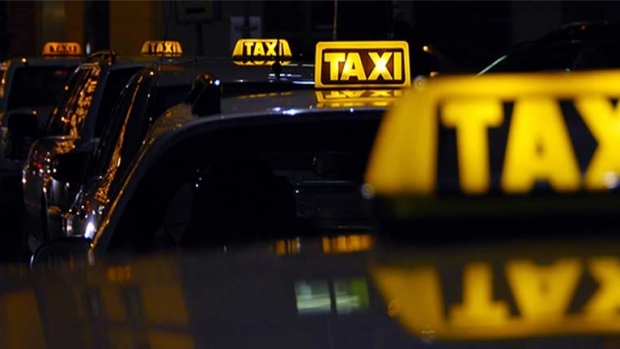 Suciu: Ordonanţa în domeniul taximetriei care intră în vigoare joi nu este îndreptată împotriva Uber