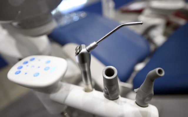 Un cabinet stomatologic pentru persoanele cu dizabilităţi va fi deschis la Policlinica Baba Novac