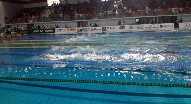 Înot: Trei victorii pentru români în prima zi a Campionatelor Internaţionale ale României