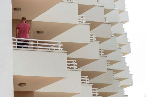 Baleare – Un turist a murit şi alţi doi s-au rănit după ce au căzut din balcoanele unor hoteluri