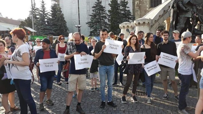 VIDEO Cluj: Circa 300 de persoane participante la o adunare de solidaritate interetnică româno-maghiară, după incidentele din Valea Uzului