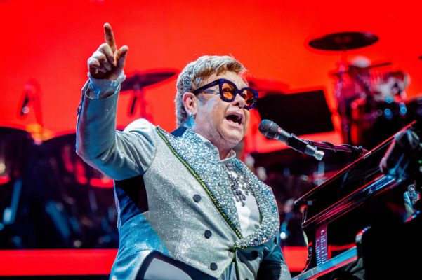 Elton John va fi decorat cu Legiunea de Onoare de preşedintele francez Emmanuel Macron