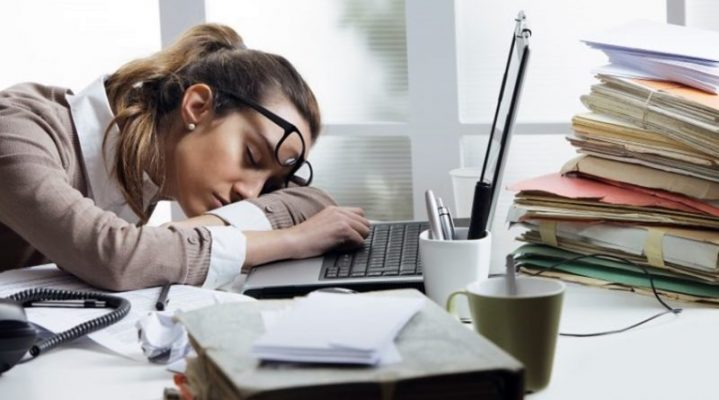 Numărul mare de ore de muncă, asociat cu o creştere a riscului de accident vascular cerebral