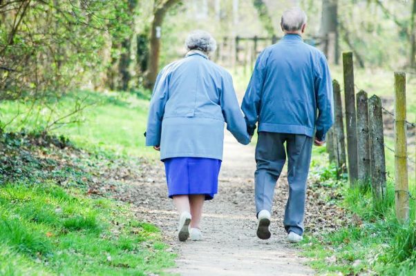 Suedezii şi spaniolii, europenii cu cea mai mare speranţă de viaţă (raport)